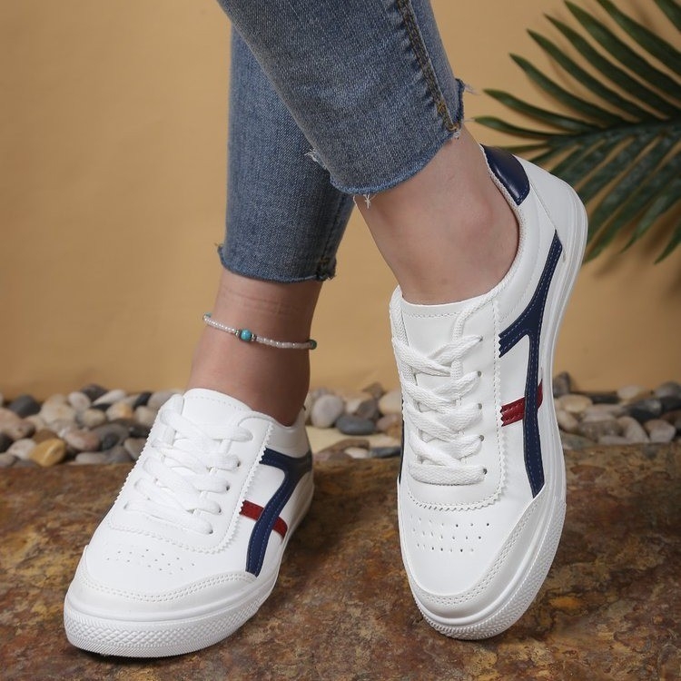 Naiste tossud nööridega, kunstnahk peal, ümmarguse varba, kerge kummist tald, süstimise tehnoloogiaga