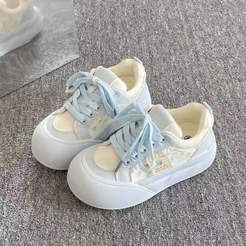 Naister igapäevased tossud sünteetsest nahast, kummist tall, ees rihmad, lühike varvas, kõrgendava sisetald