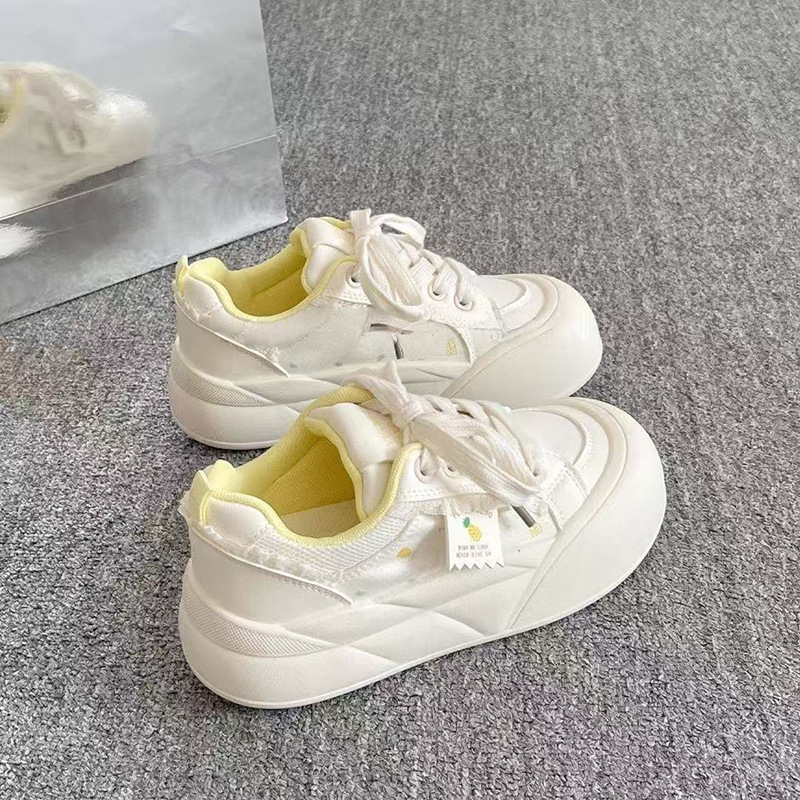 Naister igapäevased tossud sünteetsest nahast, kummist tall, ees rihmad, lühike varvas, kõrgendava sisetald