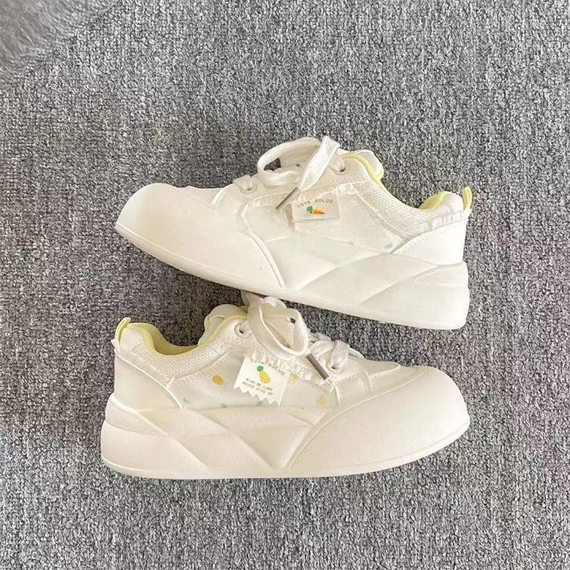 Naister igapäevased tossud sünteetsest nahast, kummist tall, ees rihmad, lühike varvas, kõrgendava sisetald