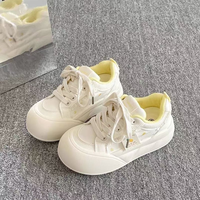 Naister igapäevased tossud sünteetsest nahast, kummist tall, ees rihmad, lühike varvas, kõrgendava sisetald