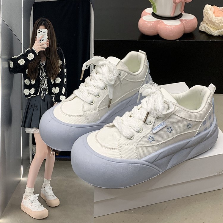 Kingad lameda tallaga, ümmarguse varba, PU pealiskate, PU sisetald, kummist tald, keskmise kõrgusega konts 3–5 cm