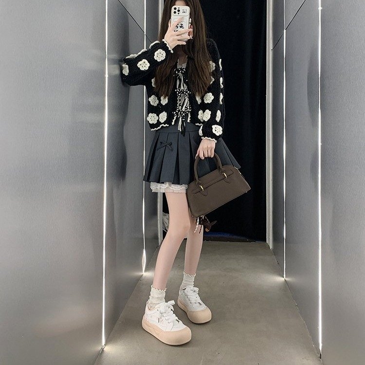 Kingad lameda tallaga, ümmarguse varba, PU pealiskate, PU sisetald, kummist tald, keskmise kõrgusega konts 3–5 cm