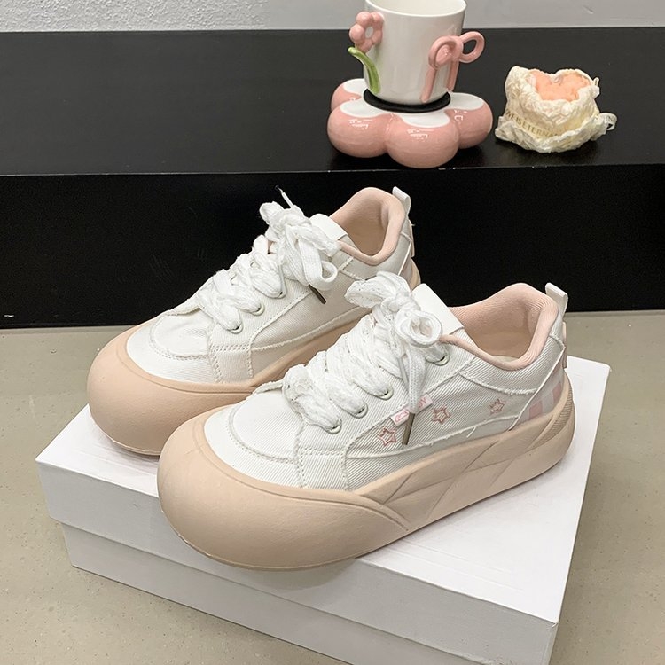 Kingad lameda tallaga, ümmarguse varba, PU pealiskate, PU sisetald, kummist tald, keskmise kõrgusega konts 3–5 cm