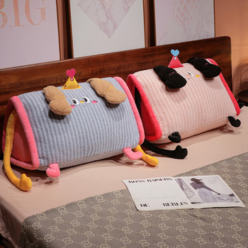 Kolmnurkne seljatugi padi plüüskapõiega, karikatuurimotiiv, tikitud ja õmmeldud, PP puuvillane täidis