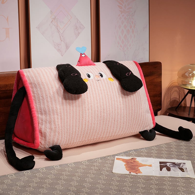 Kolmnurkne seljatugi padi plüüskapõiega, karikatuurimotiiv, tikitud ja õmmeldud, PP puuvillane täidis