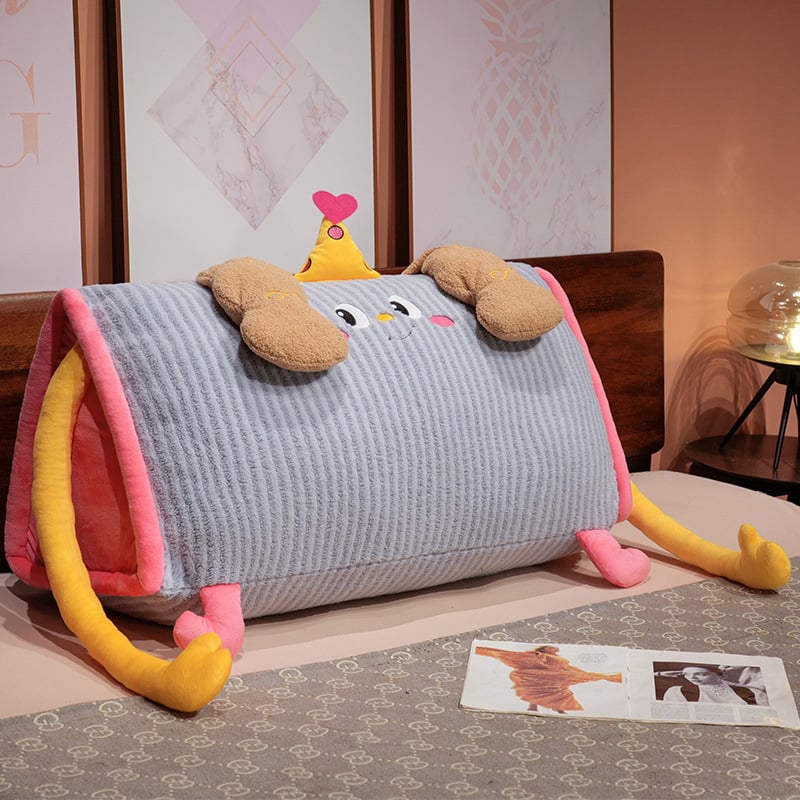 Kolmnurkne seljatugi padi plüüskapõiega, karikatuurimotiiv, tikitud ja õmmeldud, PP puuvillane täidis