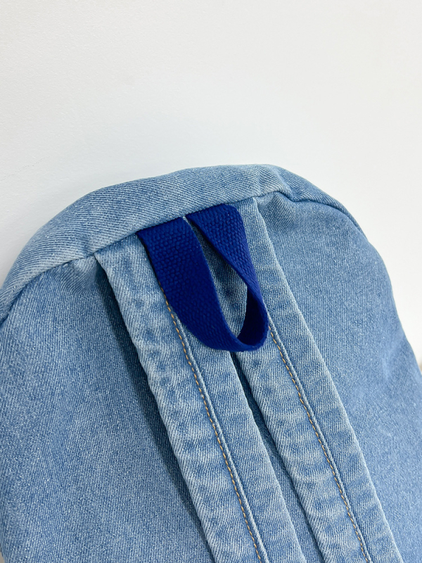 Unisex denim batoh pre voľný čas, objem 20–35 L, priečinok na 13-palcový notebook, vzdušné ramenné popruhy s vankúšom vzduchu, jednofarebný vzor