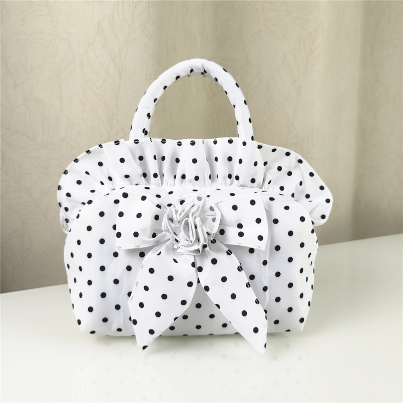 Mini kott lipsuga, täppidega kangas, nailonist kere, horisontaalne ruudukujuline kuju, tõmblukk sulgemine, polüestri vooder, värske ja magus stiil