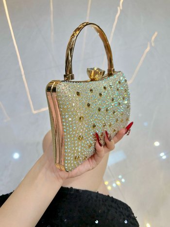 Polüestrist box-stiililine crossbody kott, horisontaalne ruuduline kuju, lukustamine lukuga, sisemised taskud telefonile ja ID-kaardile