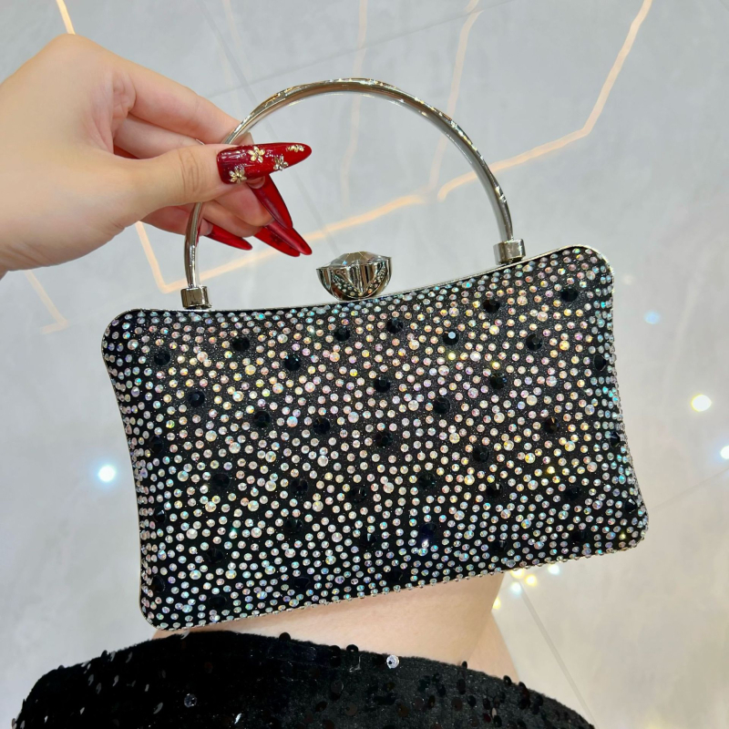 Polüestrist box-stiililine crossbody kott, horisontaalne ruuduline kuju, lukustamine lukuga, sisemised taskud telefonile ja ID-kaardile