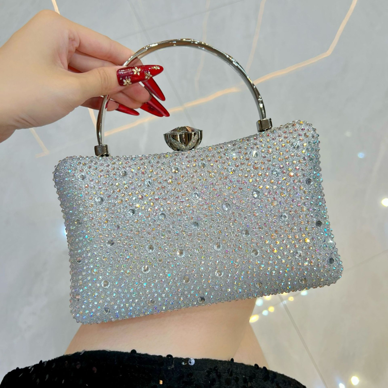 Polüestrist box-stiililine crossbody kott, horisontaalne ruuduline kuju, lukustamine lukuga, sisemised taskud telefonile ja ID-kaardile