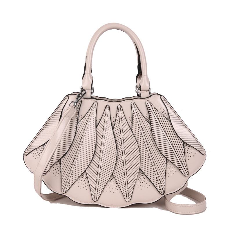 PU materjalist urbanistliku minimalistliku stiiliga õlakott, väikeses ruudukujulises vormis, tõmblukuga ja telefoni taskuga