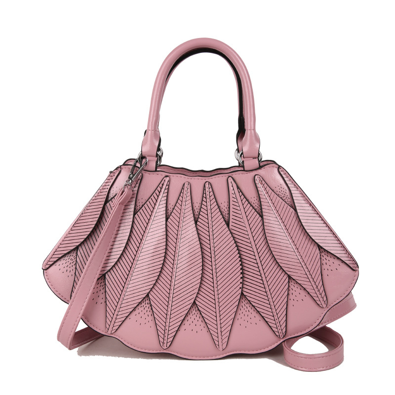 PU materjalist urbanistliku minimalistliku stiiliga õlakott, väikeses ruudukujulises vormis, tõmblukuga ja telefoni taskuga