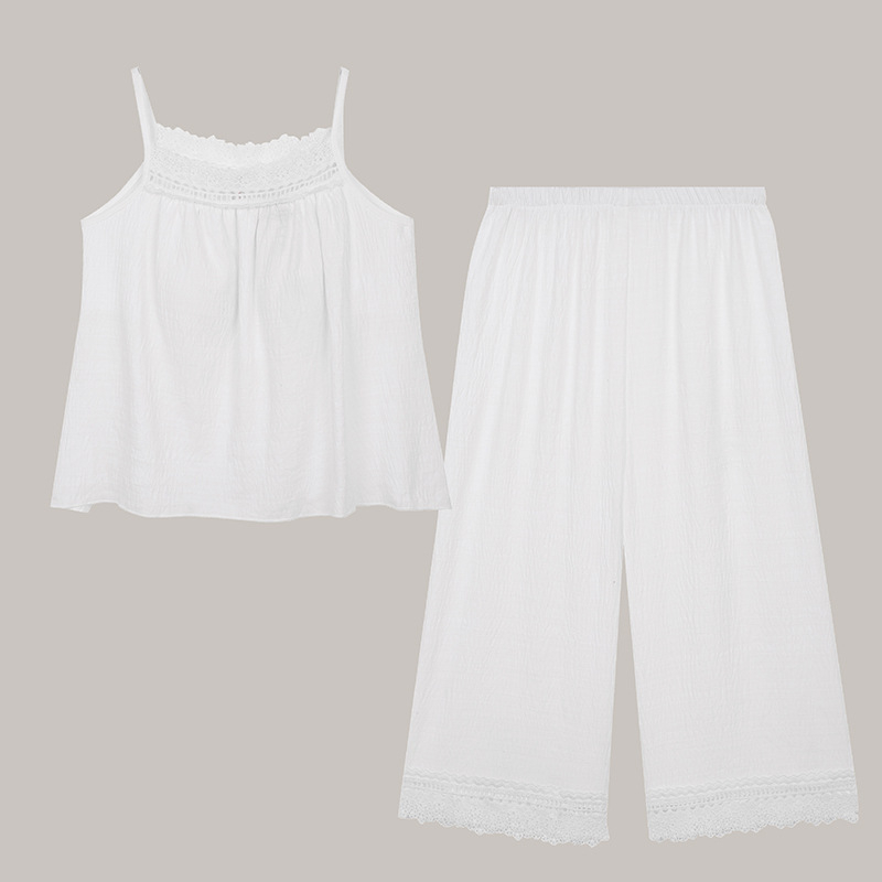 Ženski pidžama set s bezrukavnim topom s podrškom za grudi i cropped hlače; tanak, prozračan materijal od Tencel-pamučne smjese; 90–95% poliester.