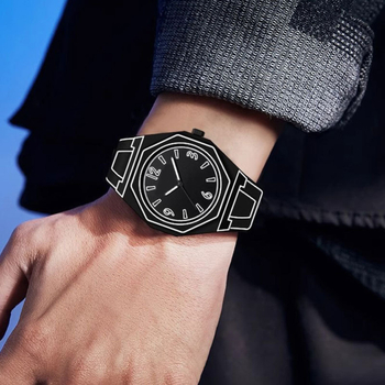 Sat u stilu anime s komiks dizajnom, kvarcni mehanizam, analogni prikaz, osmerokutni cifernik, silikon remen, svijetli u mraku