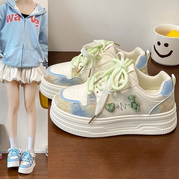 Ženske tenisice s debelim potplatom za povećanje visine, PU gornji dio, gumena potplata, srednja visina pete 3–5 cm, okrugli vrh, niski gležanj