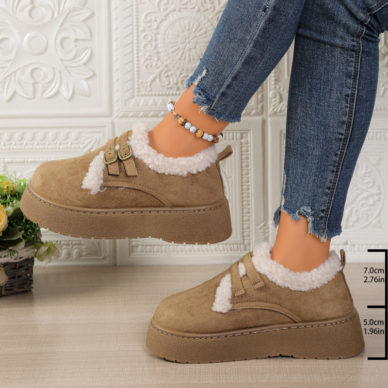 Zimske čizme sa kopčom, vodootporne i tople, gornji dio od velura, gumena potplata, zaobljen vrh