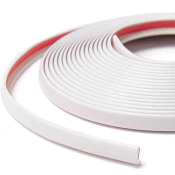 PVC samolepiaci rohový okrajový pás – lesklý kovový vzhľad, model Yt308, štýl: plochý / moderný minimalistický / dostupný luxus, určený pre strop, rám okna a rám dverí