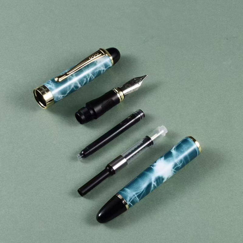 Tvrdý kaligrafický nib s kovovým plášťom, kovovou špičkou, v krabici