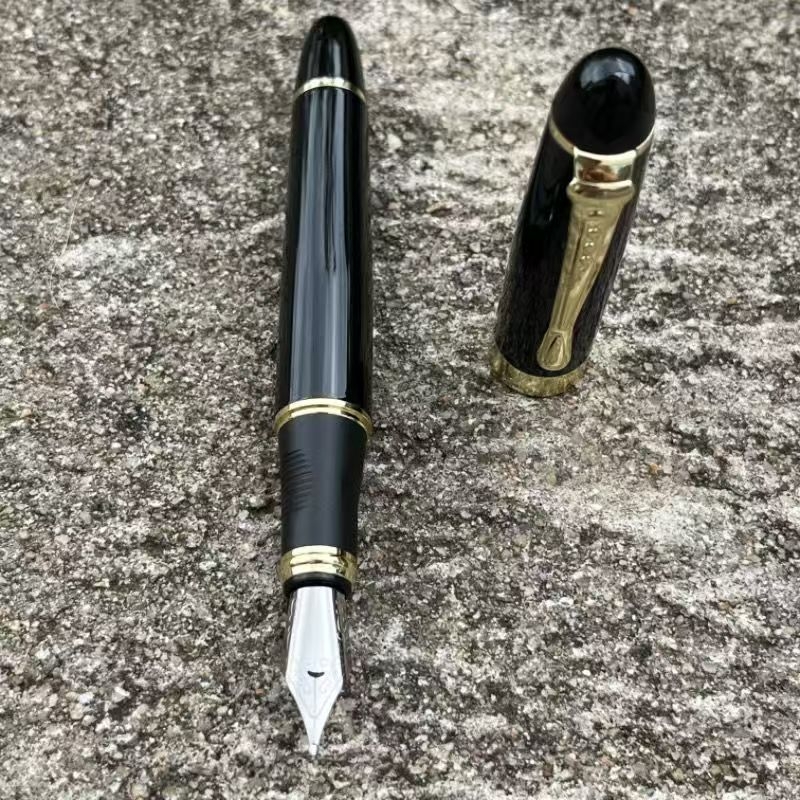 Tvrdý kaligrafický nib s kovovým plášťom, kovovou špičkou, v krabici