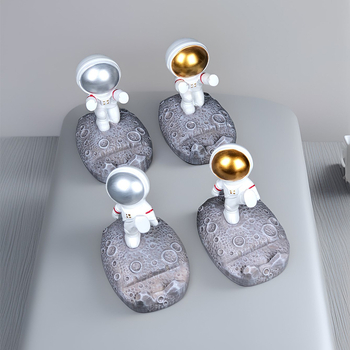 Stalak u obliku astronauta za telefone i tablete – smola, crtani stil, univerzalna kompatibilnost