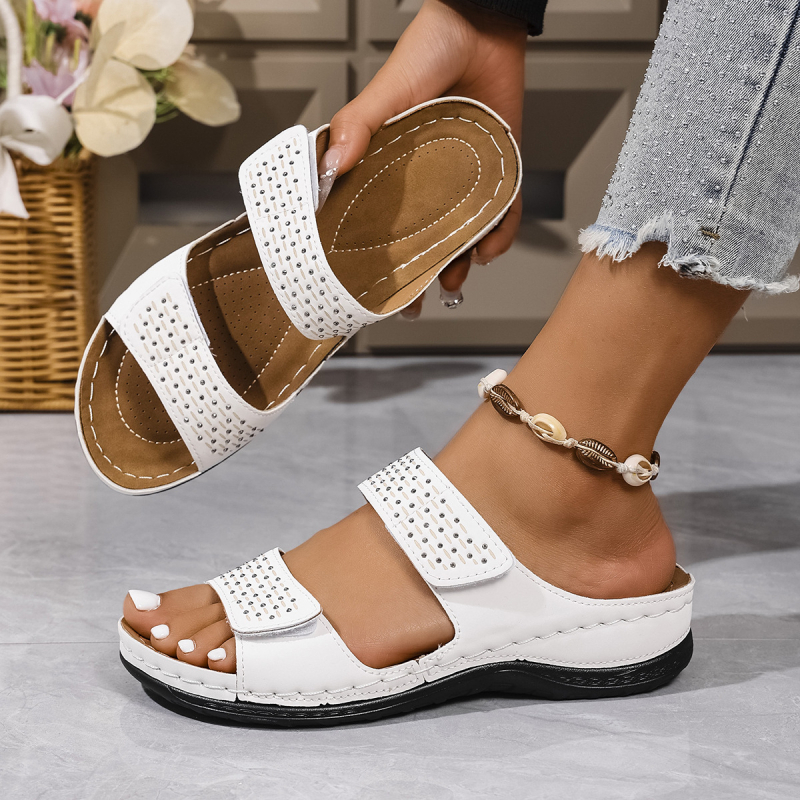 Slip-on basutės su stora padu, PU viršus, guminis padas, piršto forma: žuvies burna, Europos–Amerikos stilius, vasara 2025.