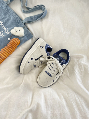 Ženske dnevne tenisice, okrugla špička, gornji dio od umjetnog fleecea, gumasti potplat, vezanje, model s color-block uzorkom, dizajn za povećanje visine, proljetno izdanje 2025