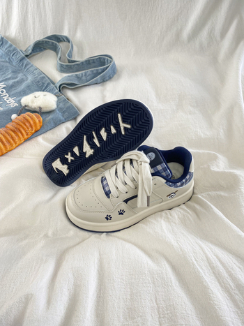 Ženske dnevne tenisice, okrugla špička, gornji dio od umjetnog fleecea, gumasti potplat, vezanje, model s color-block uzorkom, dizajn za povećanje visine, proljetno izdanje 2025