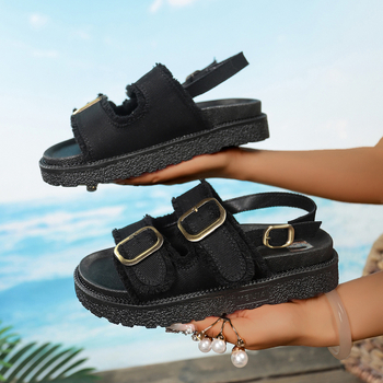 Romanske sandale s jednim remenom, gornji dio od platna, gumena podstava, kopča remena, srednja peta 3–6 cm