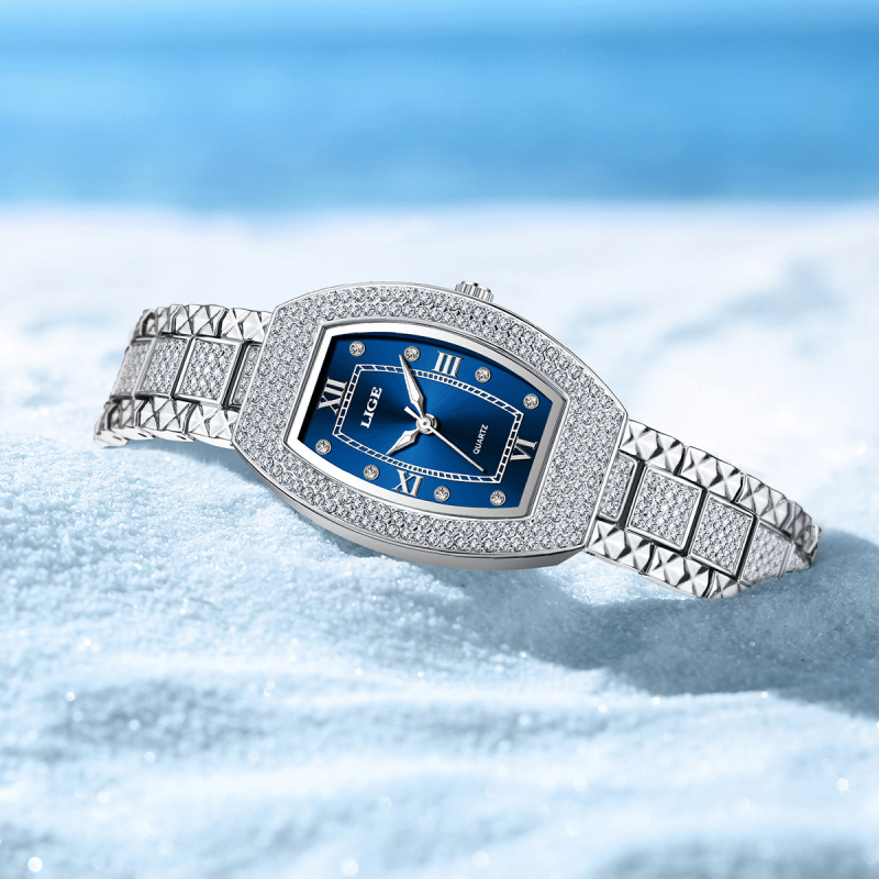 Ženski sat s barilastim kućištem, kvarcni mehanizam, vodootporan do 30 m, mineralno staklo