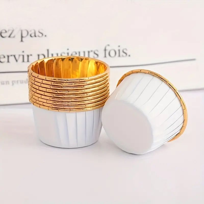 Červené a zlaté papierové košíčky na muffiny pre svadby (Kategória: Pečiaci papier; Materiál: Iný; Povrchová úprava: Iné; Importované: Nie)