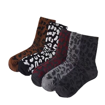 Stredne vysoké voľnočasové ponožky s leopardím vzorom, polyester 90–95%, protišmykové, priedušné
