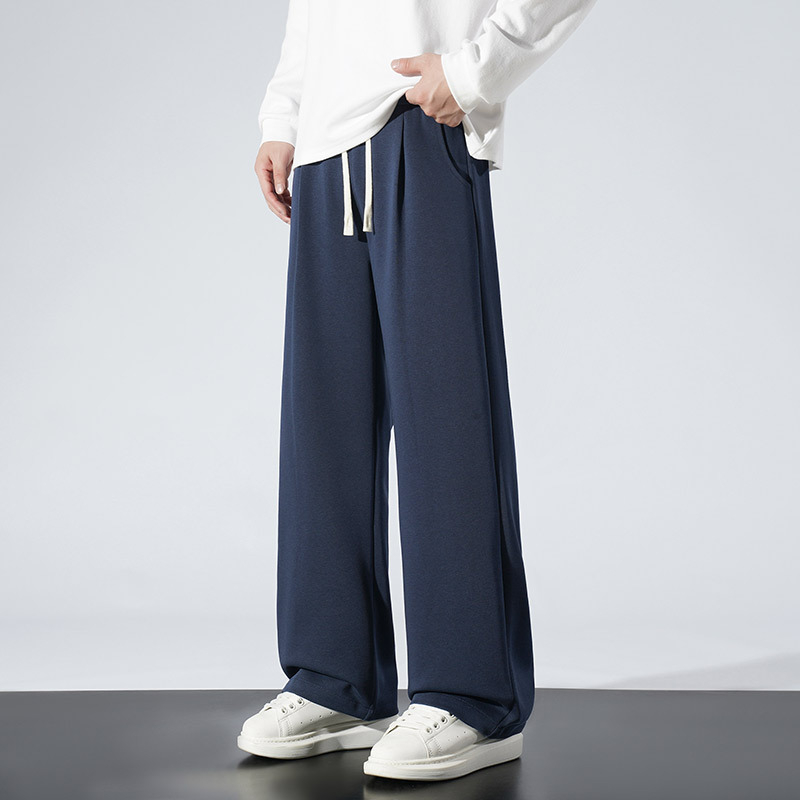 Muške zimske sportske hlače s flis podstavom, opuštena silueta, srednji pas s vezicama, tkanina 65% pamuk / 35% poliester, ravni kroj s džepovima