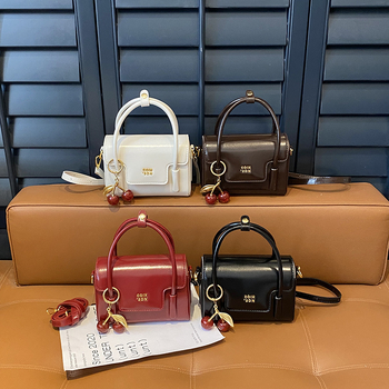 PU kožna torbica za rame – gradski minimalistički stil, otvaranje sa preklopom, kompaktni kvadratni oblik, džep za telefon