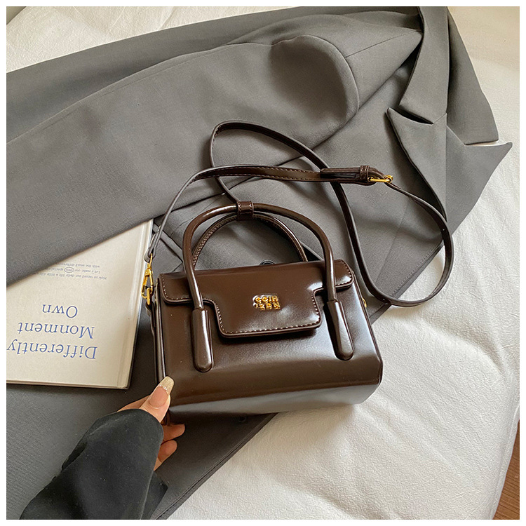 PU kožna torbica za rame – gradski minimalistički stil, otvaranje sa preklopom, kompaktni kvadratni oblik, džep za telefon