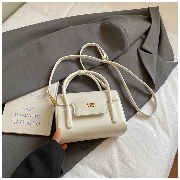 PU kožna torbica za rame – gradski minimalistički stil, otvaranje sa preklopom, kompaktni kvadratni oblik, džep za telefon