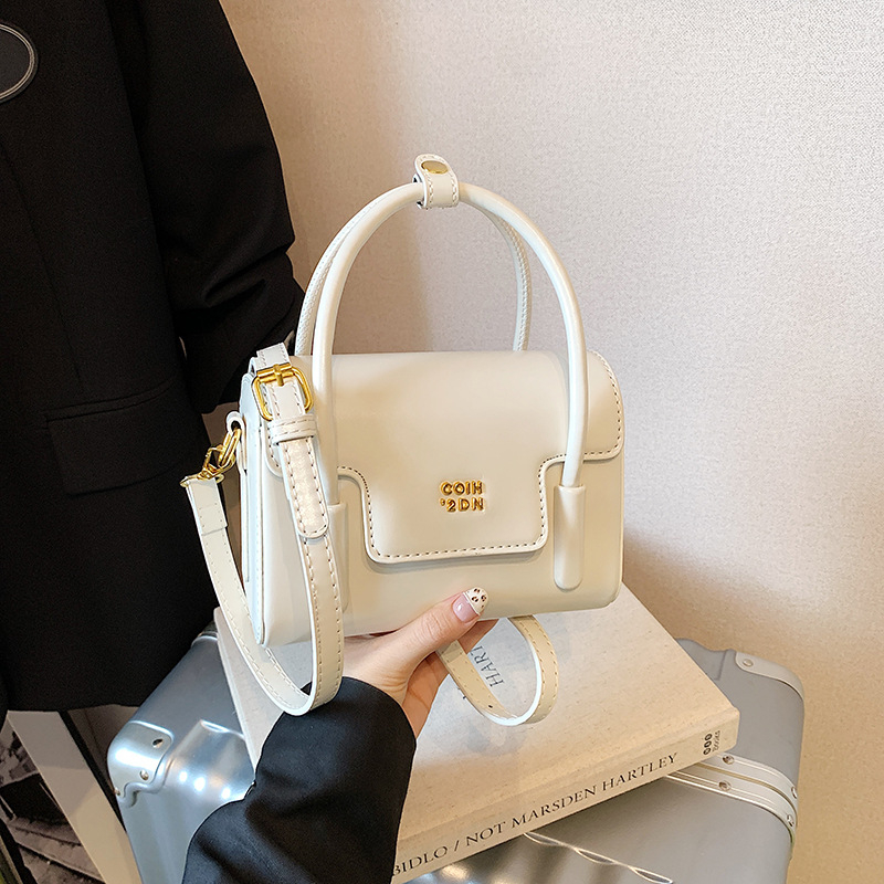 PU kožna torbica za rame – gradski minimalistički stil, otvaranje sa preklopom, kompaktni kvadratni oblik, džep za telefon