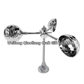 Ochranné zariadenie proti vtákom s napájaním zo slnka a veterným pohonom, ABS konštrukcia, zvukové a svetelné odpudzovanie, určené pre ovocné sady, rybníky a poľnohospodársku pôdu.