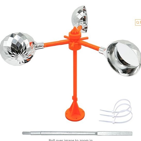 Ochranné zariadenie proti vtákom s napájaním zo slnka a veterným pohonom, ABS konštrukcia, zvukové a svetelné odpudzovanie, určené pre ovocné sady, rybníky a poľnohospodársku pôdu.