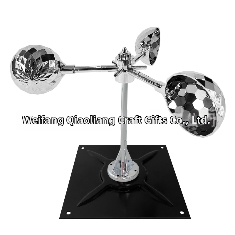 Ochranné zariadenie proti vtákom s napájaním zo slnka a veterným pohonom, ABS konštrukcia, zvukové a svetelné odpudzovanie, určené pre ovocné sady, rybníky a poľnohospodársku pôdu.