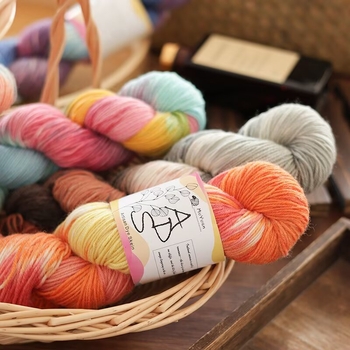 Pređa za kukičanje, u skeinu, ring-spun, ručno obojena vunena pređa za ručno pletenje