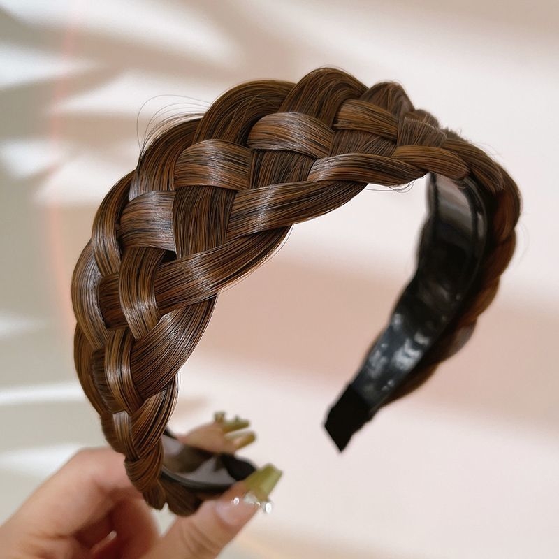 Perucă cu bandă pentru cap, împletitură în cinci șuvițe în formă de coastă de pește, lată și groasă, fibre rezistente la temperatură, lungime medie spre lungă, acoperă firele albe