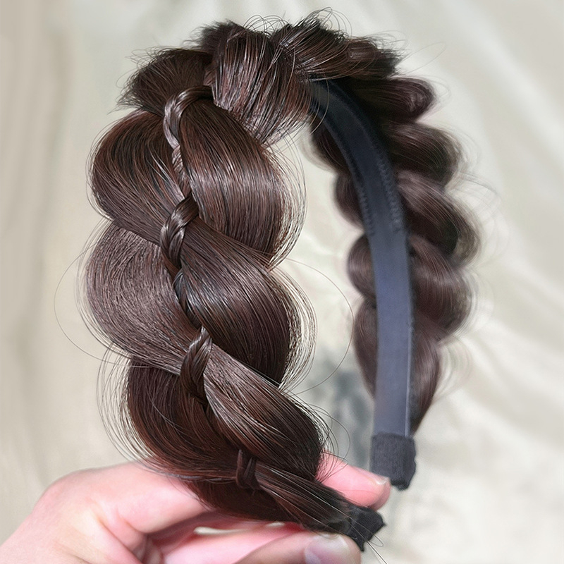 Perucă cu bandă pentru cap, împletitură în cinci șuvițe în formă de coastă de pește, lată și groasă, fibre rezistente la temperatură, lungime medie spre lungă, acoperă firele albe