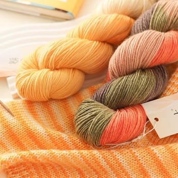 Ručne farbená vlna priadza (zmiešaná priadza; priadza na motúky; ring-spun; na ručné pletenie; Produktové číslo: 80 ručne farbená vlna priadza)