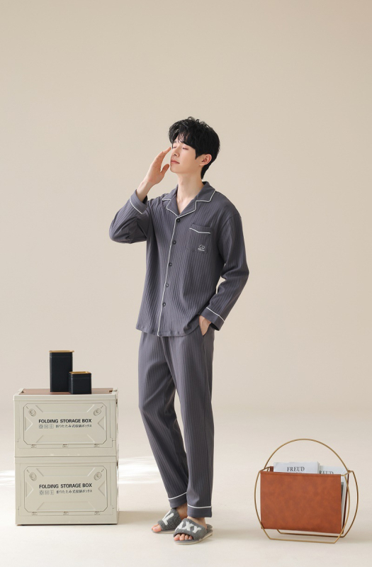 Pánska súprava na spanie z pletenej bavlny (90–95%), golier Turn-down, dlhé rukávy, dlhé nohavice