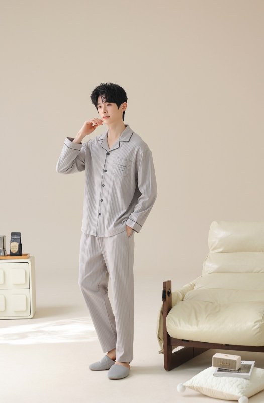Pánska súprava na spanie z pletenej bavlny (90–95%), golier Turn-down, dlhé rukávy, dlhé nohavice
