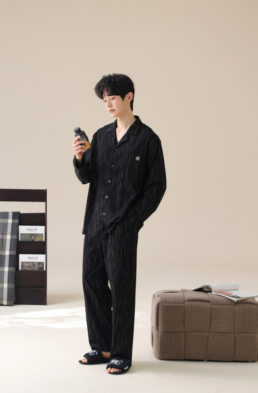 Pánska súprava na spanie z pletenej bavlny (90–95%), golier Turn-down, dlhé rukávy, dlhé nohavice