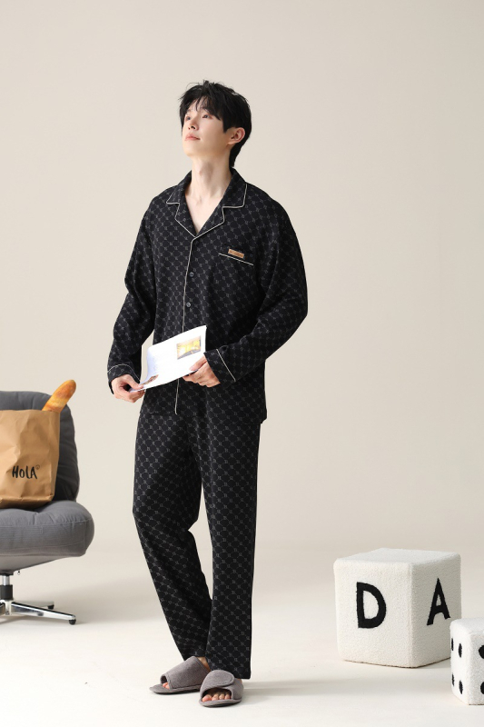 Pánska súprava na spanie z pletenej bavlny (90–95%), golier Turn-down, dlhé rukávy, dlhé nohavice