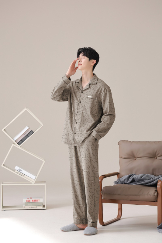 Pánska súprava na spanie z pletenej bavlny (90–95%), golier Turn-down, dlhé rukávy, dlhé nohavice